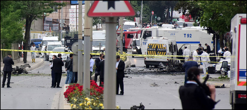 Eight wounded by car bomb near Istanbul military barracks