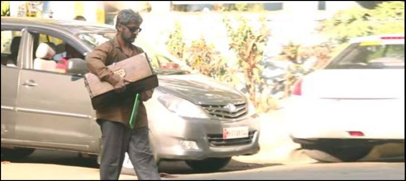 Sonu Nigam performs on streets in disguise