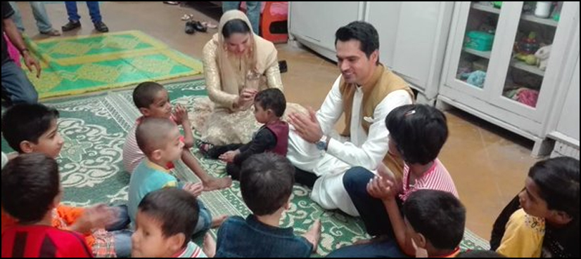 Veena Malik visits Abdul Sattar Edhi