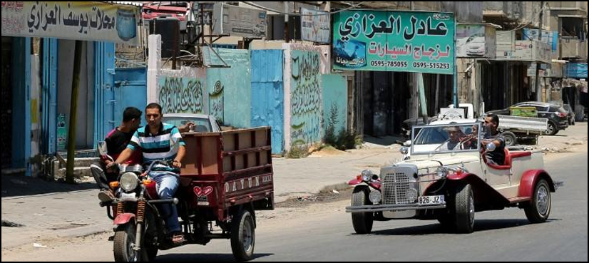 Palestinian's classic car replica turns heads in Gaza