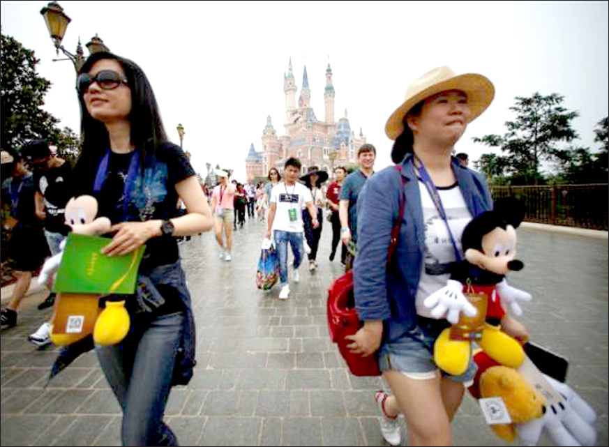 Disney beats estimates, buys video streaming stake to lure web viewers