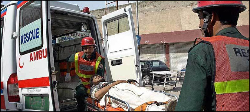 4 killed, 10 injured after speeding van struck tree near Gujranwala