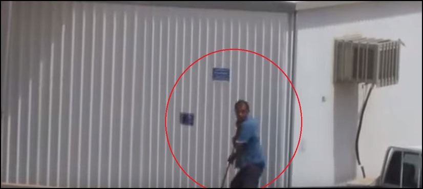 WATCH: Man filmed while stealing air conditioner from Saudi mosque