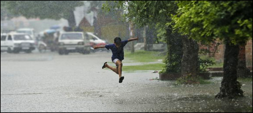 Heavy rain lashes parts of country including Karachi and Lahore