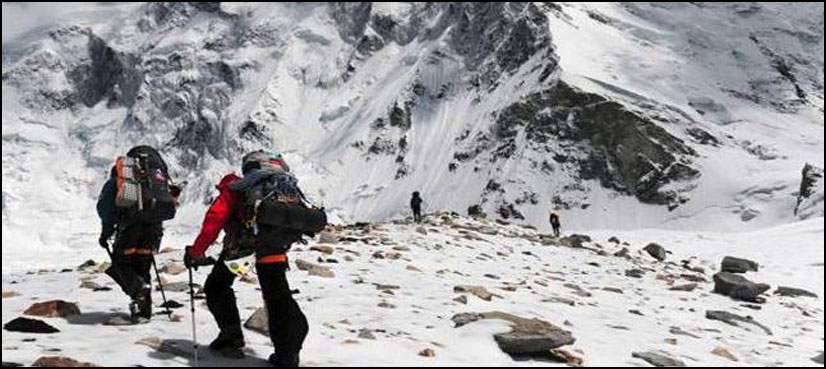 Pakistan suspends search for missing US climbers