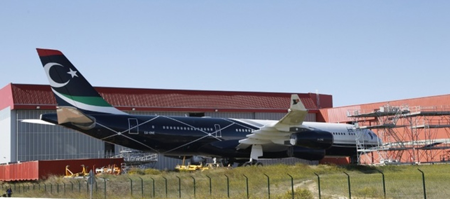 Kuwaitis abandon battle for Gaddafi's personal airliner