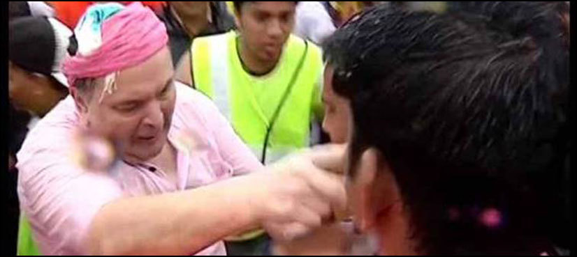 WATCH: Kareena’s father, Rishi Kapoor slap journalists, misbehave with fan