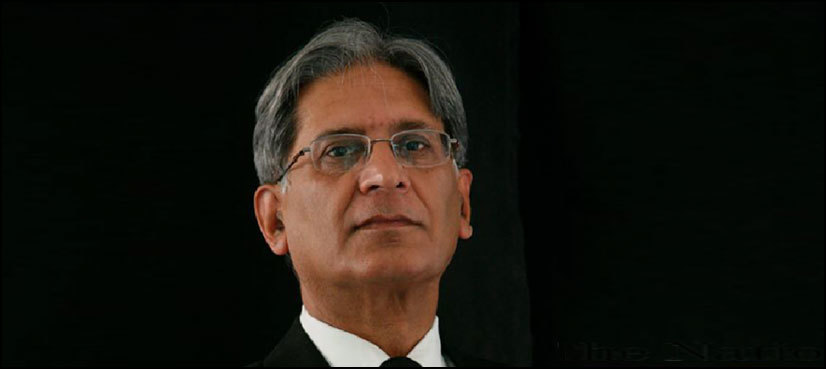 Aitzaz Ahsan apologizes for 'heartless' remarks on Kulsoom Nawaz's death