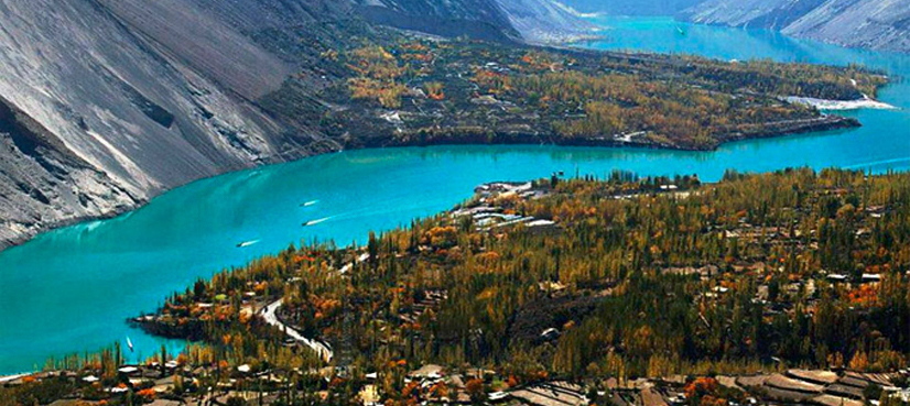 Watch Swiss tourists freely moving in Hunza Valley