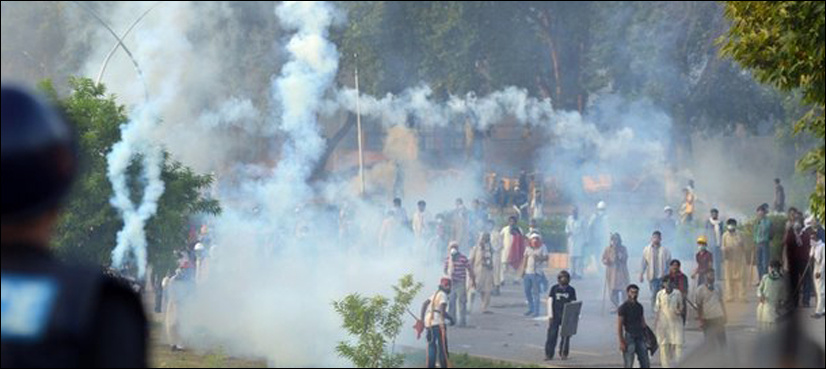 Police fire tear gas shells at PTI's convoy near Attock