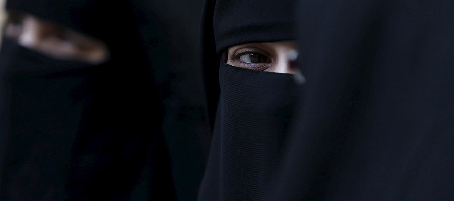 Hungary court repeals town's decree banning mosques, hijab