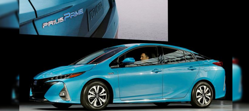 Toyota to start car hardware, software update service
