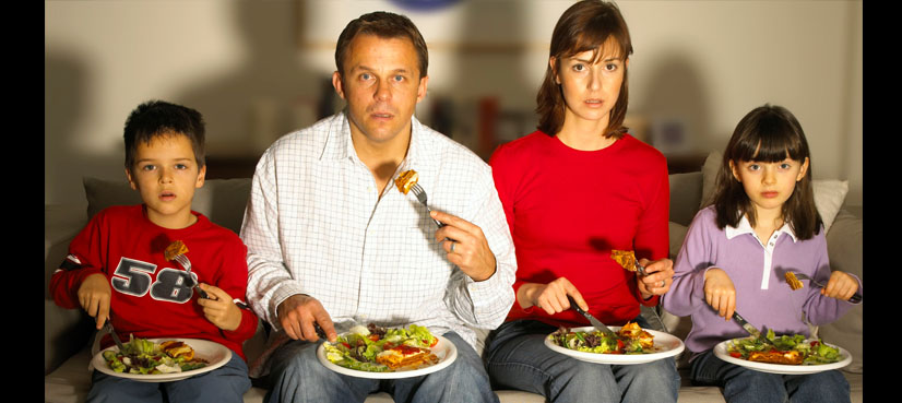 Dinner with TV may be a recipe for less healthy meals
