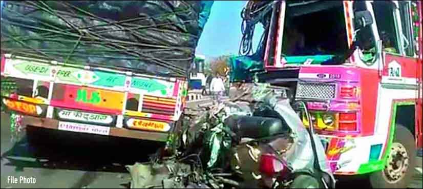 Six killed, 12 injured in bus-truck collision in Burewala