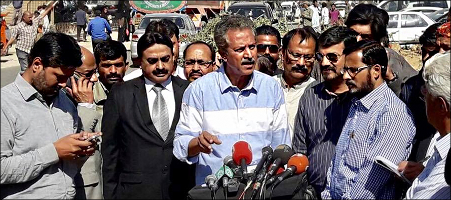 Mayor Karachi announces two buses for FUUAST students after death incidents