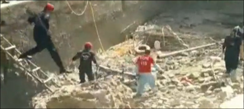 Two die as building collapses in Larkana