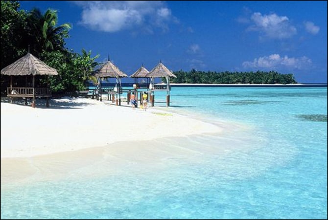 Maldives imposes lifelong smoking ban on those born after 2007