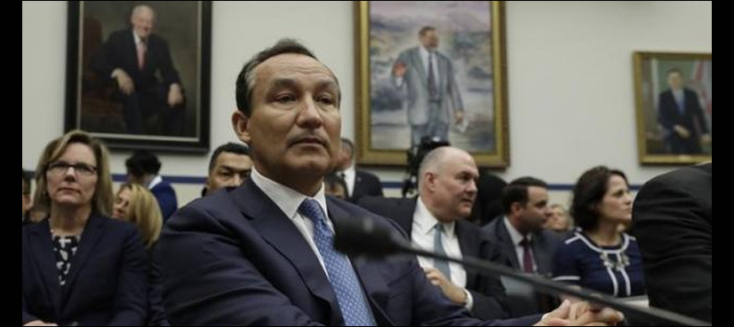 United Airlines CEO apologizes to outraged lawmakers after man dragged off plane