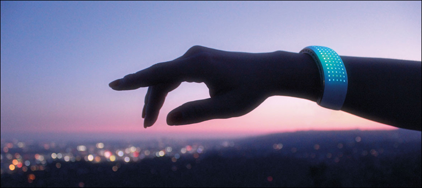 This smart bracelet changes color to match your outfit