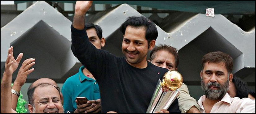 Sarfraz sings Mauka Mauka after returning home victorious