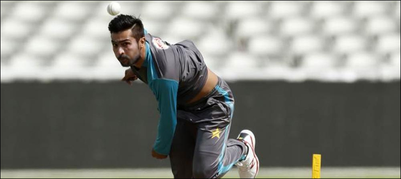 Amir takes five for Championship leaders Essex