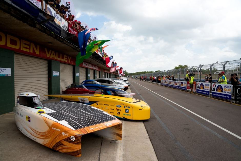 Solar cars begin race across Australian desert