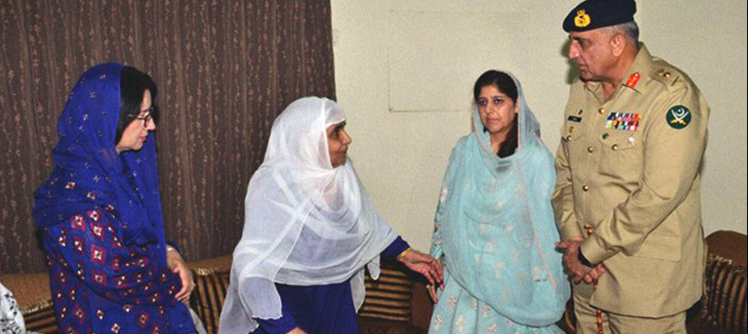 Army Chief condoles with martyred soldier's family in Lahore