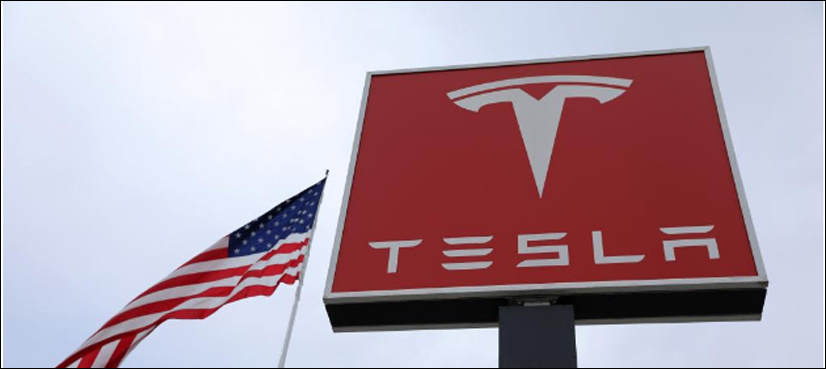 Tesla sued by former employees over 'mass layoff'