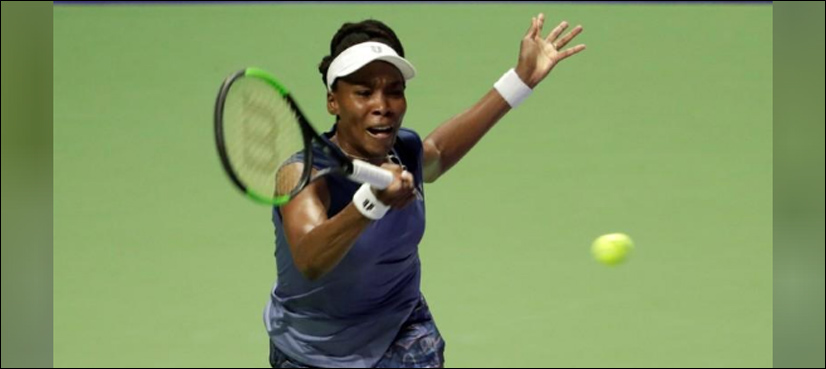 Venus stuns Muguruza to advance at WTA Finals
