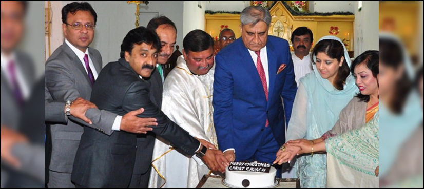 Gen Bajwa visits Rawalpindi church, participates in Christmas celebrations