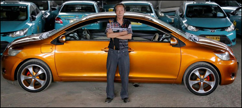 VIDEO: Indonesian man designs ‘two-faced’ car – but it drives him in trouble