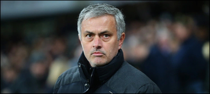 Mourinho signs contract extension at Manchester United
