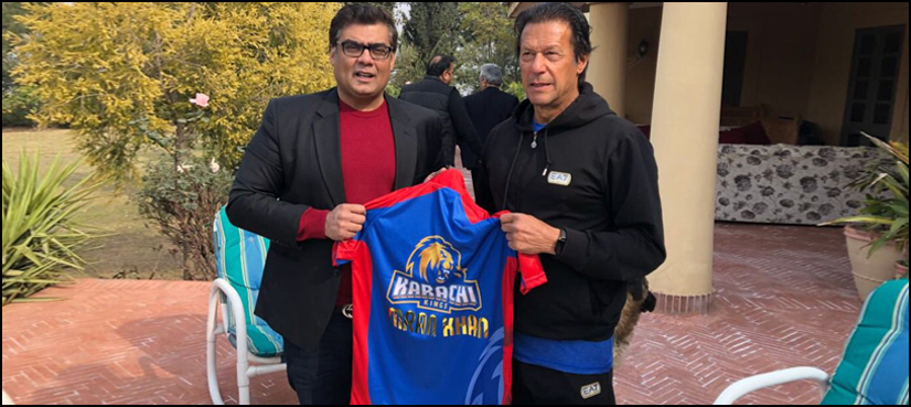Salman Iqbal presents Karachi Kings official jersey to Imran Khan