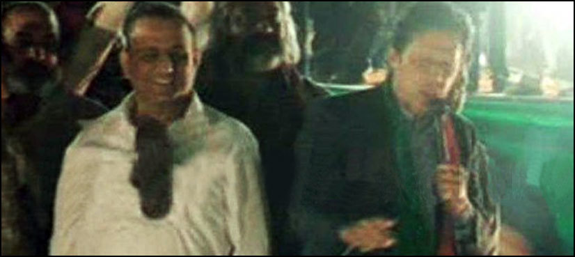 Shoe thrown at Imran Khan during speech in Gujrat