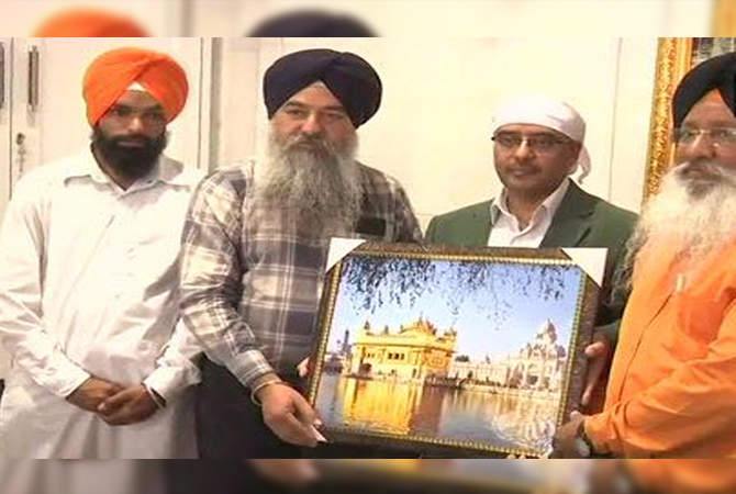 Pakistan envoy to India visits Amritsar's Golden Temple, meets CM