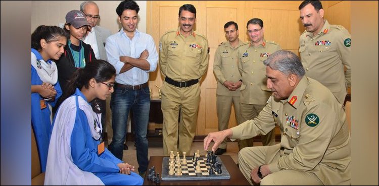 Army chief meets students, plays chess