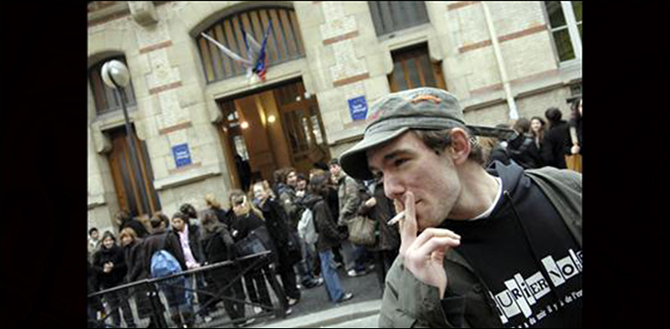 About a million people quit smoking in France last year; Here's why