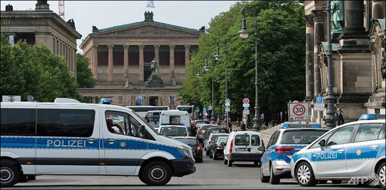 Police shoot knife-wielding man at Berlin Cathedral, ‘terror’ ruled out