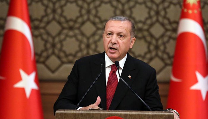 Erdogan vows to defy US 'threats' after currency crash