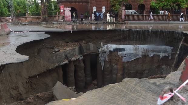 Committee to probe reasons behind Lahore sinkhole, set responsiblity
