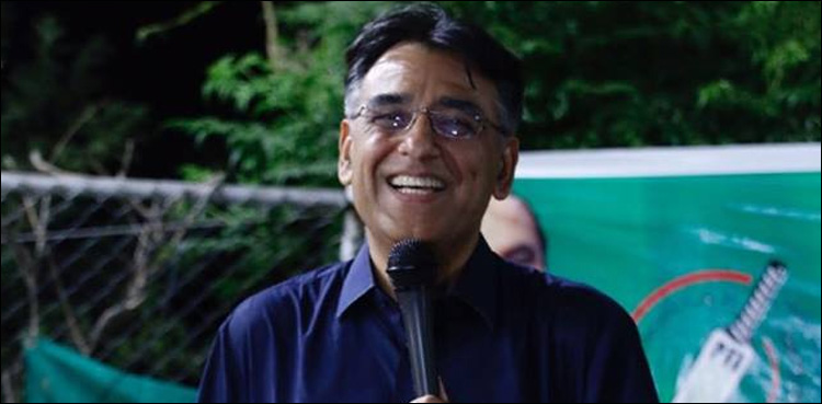 Asad Umar gets injured after falling off horse