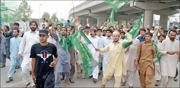 PML-N workers create chaos in different parts of Punjab; several policemen injured