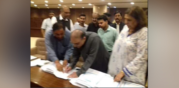 Asif Zardari first parliamentarian to sign roll register in NA