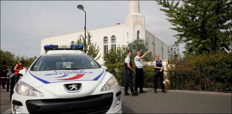 Knifeman kills mother, sister near Paris