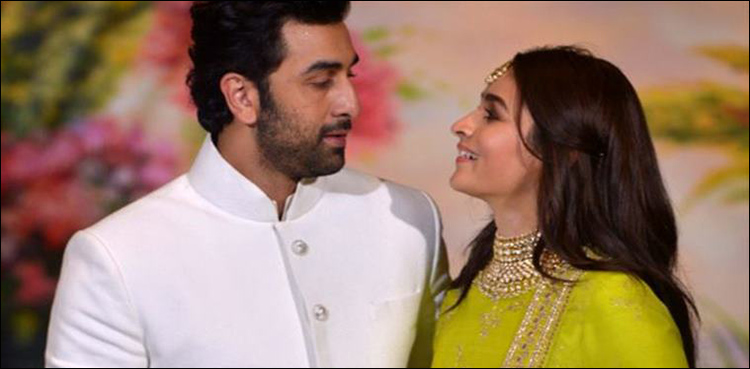 Ranbir-Alia make their relationship Insta-Official!