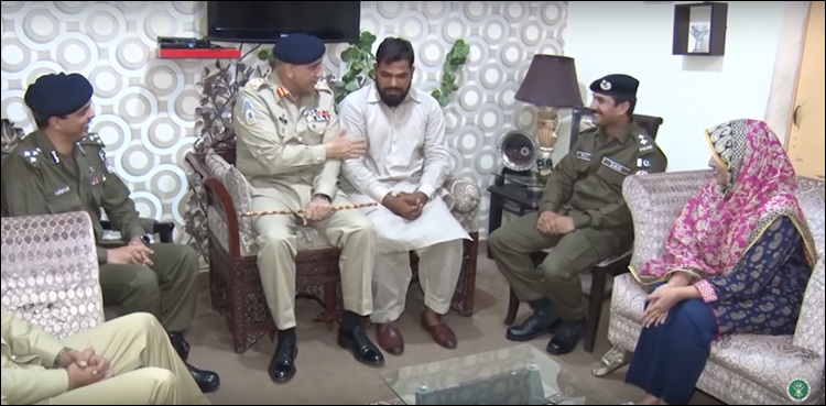 Army chief along wife visits family of Shaheed police officer