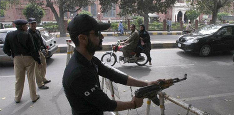 Policemen complain being restricted by Sharif family at Raiwind House