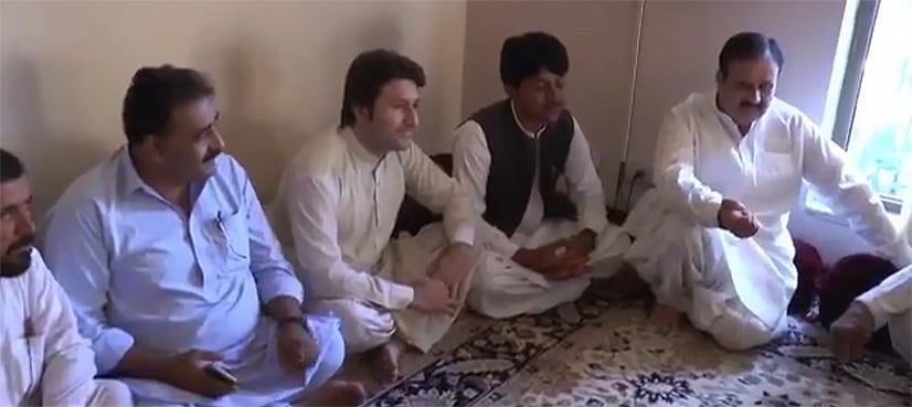 Buzdar sits on ground to listen to people of Punjab's woes