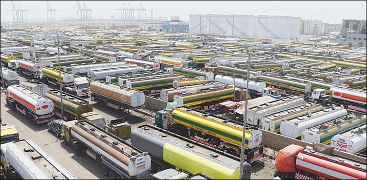 Karachi: Dumper, oil tanker owners block Motorway M-9 Link Road