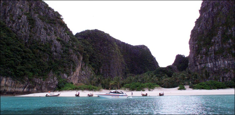 Thai bay made famous in 'The Beach' shut indefinitely